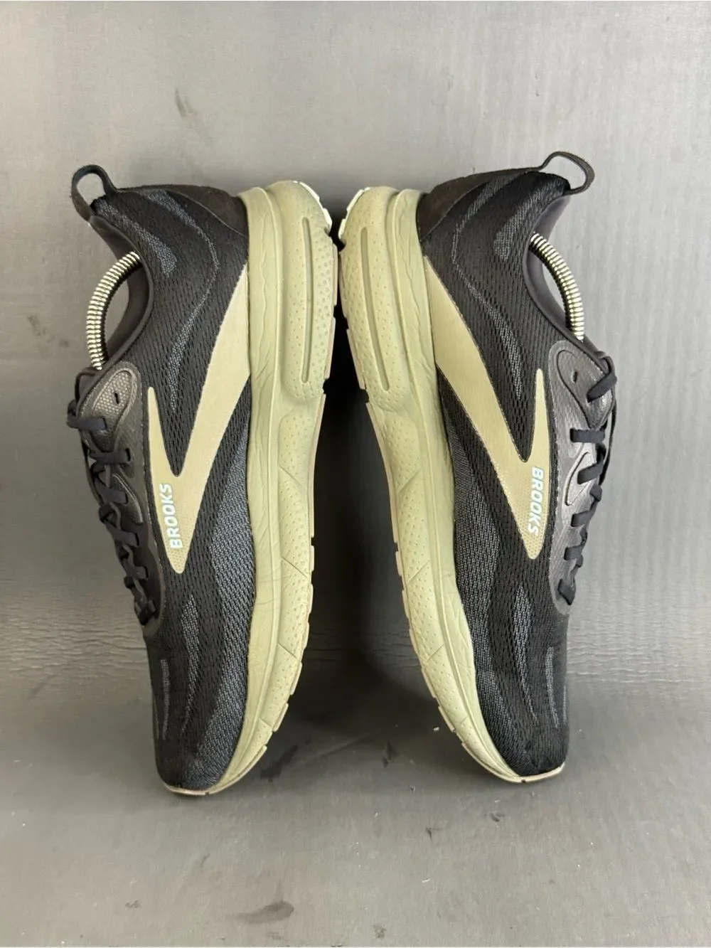 Brooks Men's Trace 4 running athletic sneaker shoes size 12